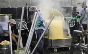 Dal preparation in Akshaya Patra Kitchen in Bhilai